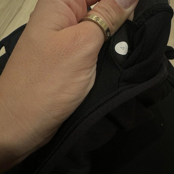 Lululemon Womens 4 Black No Limit Tank Top Built-in Bra Workout Gym Training - Picture 5 of 7